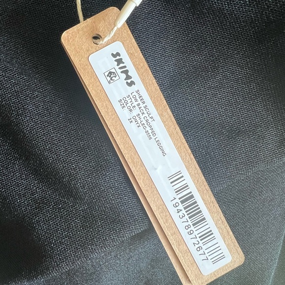 NWT SKIMS Sheer Sculpt Low Back Cropped Legging in Onyx Black Size 2X - Picture 12 of 12